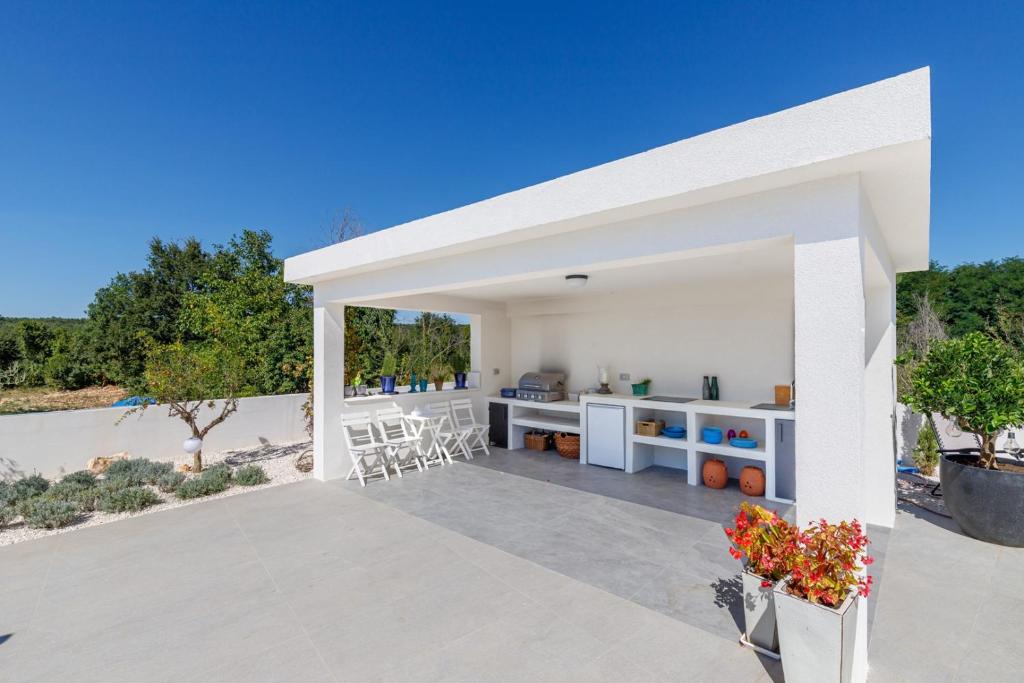 Summer kitchen